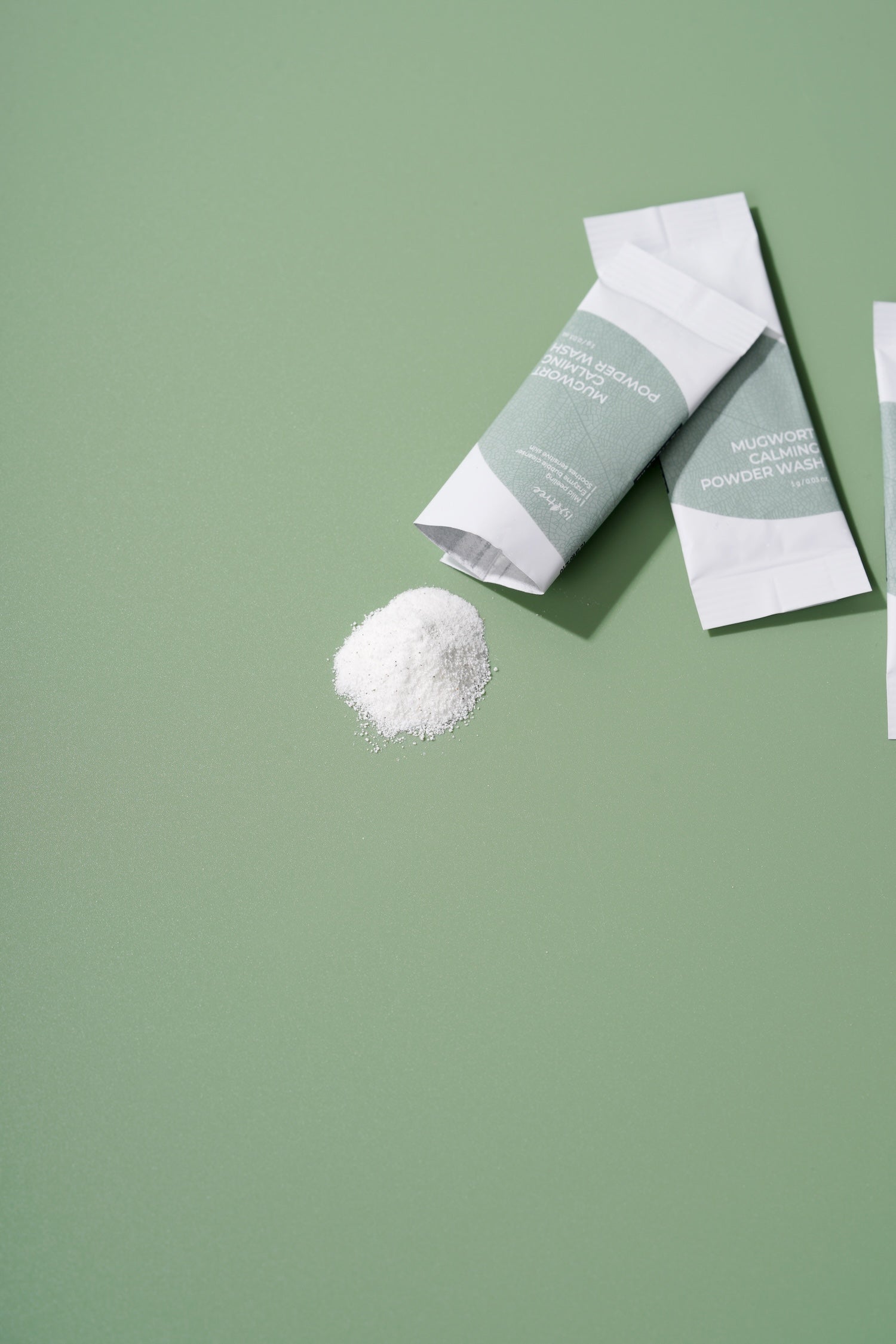 [Isntree] Mugwort Calming Powder Wash 1g*25 unités